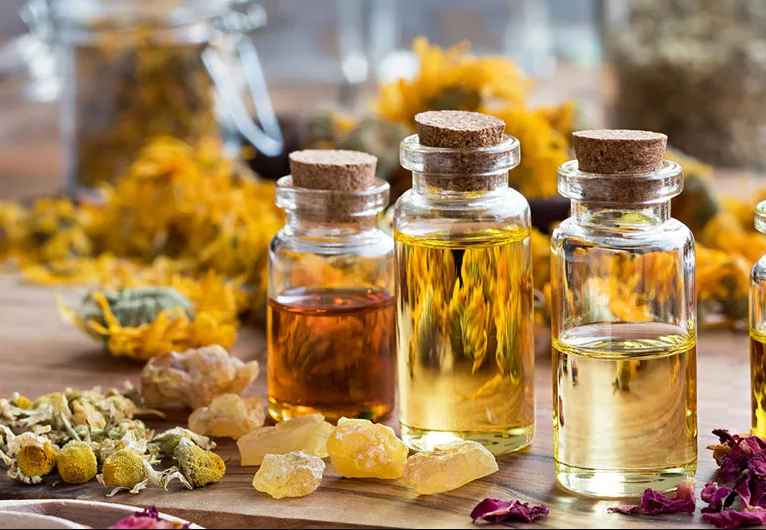 استفاده از بطری شیشه ای برای نگهداری از اسانس