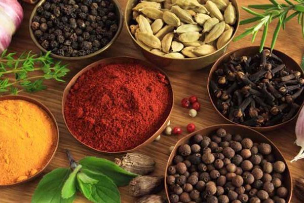 انواع ادویه مفید برای هضم غذا
